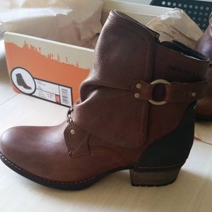 Brand New Merrell Boots Size 8